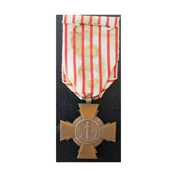 FRANCE : Croix du combattant en bronze ruban sale et piqué