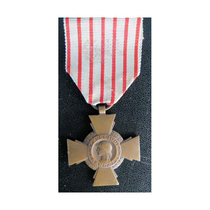 FRANCE : Croix du combattant en bronze ruban défraîchi