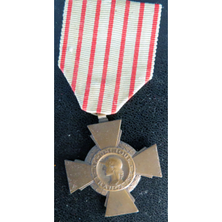 FRANCE : Croix du combattant en bronze ruban défraîchi