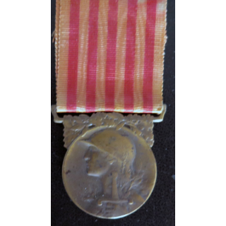 FRANCE : médaille commémorative de la Grande guerre 1914-1918 en bronze ruban déteint