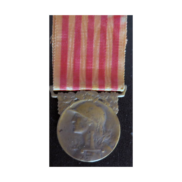 FRANCE : médaille commémorative de la Grande guerre 1914-1918 en bronze ruban déteint