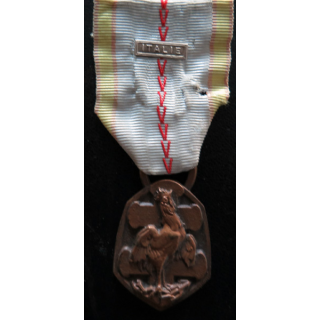 FRANCE : Médaille commémorative 1939-1945 2° guerre mondiale avec agrafe miniature " Italie "