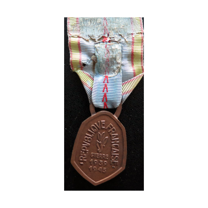FRANCE : Médaille commémorative 1939-1945 2° guerre mondiale avec agrafe miniature " Italie "