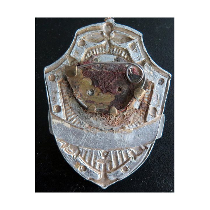 RUSSIE : Souvenir artisanal créé par les soldats à leur libération (à la quille)