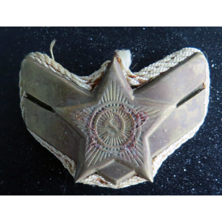 RUSSIE : Souvenir artisanal créé par les soldats à leur libération (à la quille)