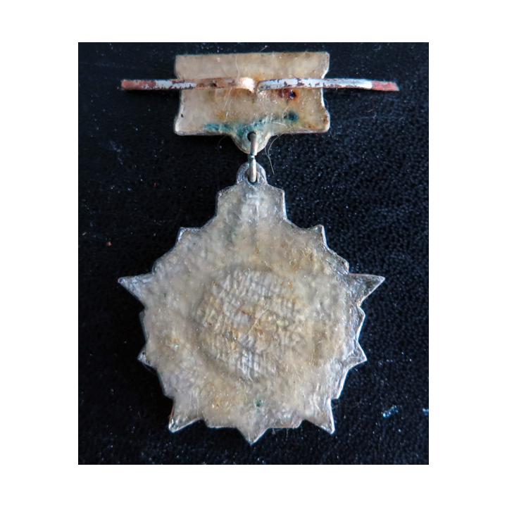 RUSSIE : Souvenir artisanal créé par les soldats à leur libération (à la quille)