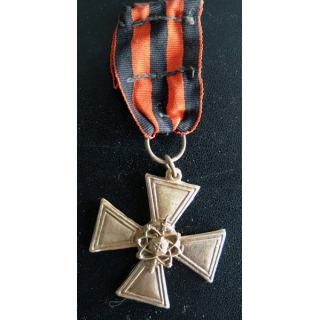 RUSSIE : Souvenir artisanal créé par les soldats à leur libération (à la quille)