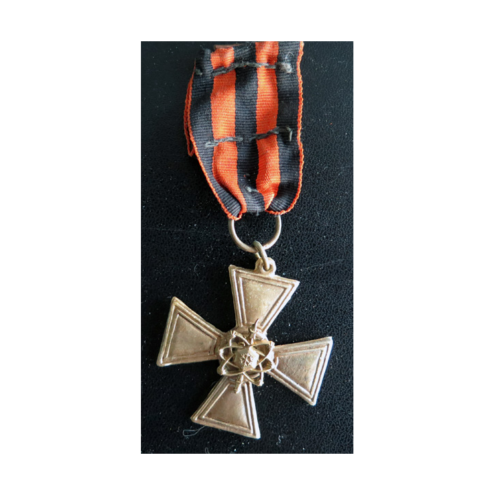 RUSSIE : Souvenir artisanal créé par les soldats à leur libération (à la quille)