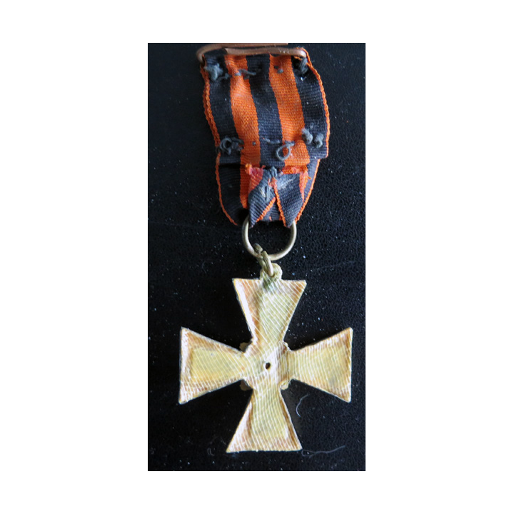 RUSSIE : Souvenir artisanal créé par les soldats à leur libération (à la quille)