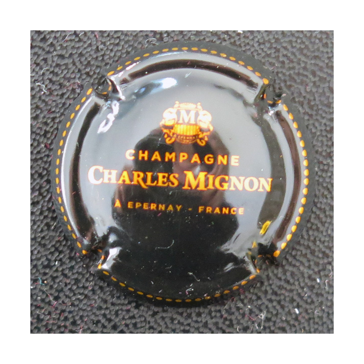 Capsule Muselet de bouteille de champagne MIGNON Charles n° 20c Noir et Or-cuivré