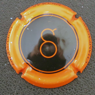Capsule Muselet de bouteille de champagne GUEUSQUIN Nicolas n° 8aa noir contour orange lettres fines