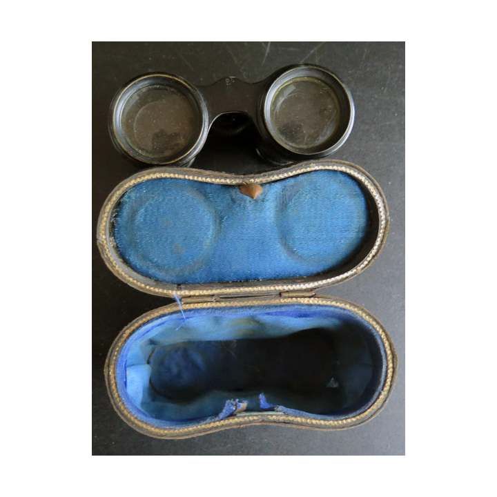Paire de jumelles de théâtre en cuir et métal 6,5 x 10,5 x 4 cm dans boitier cuir