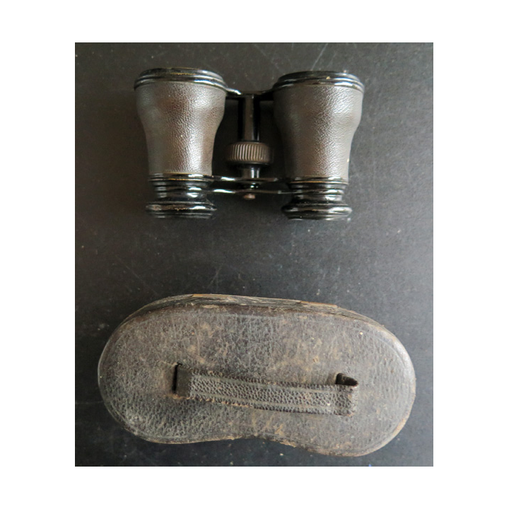 Paire de jumelles de théâtre en cuir et métal 6,5 x 10,5 x 4 cm dans boitier cuir