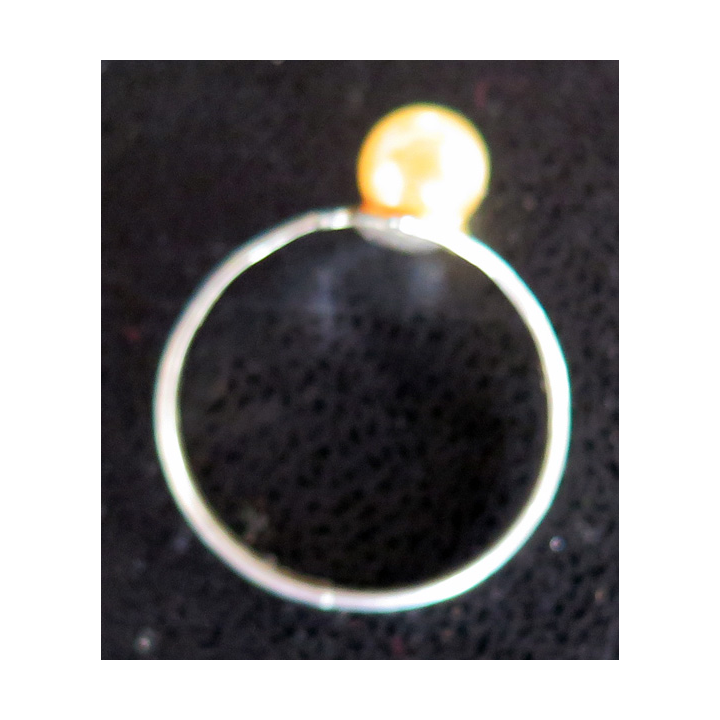 bague fine en argent (non poinçonné) avec perle diamètre 1,8 cm