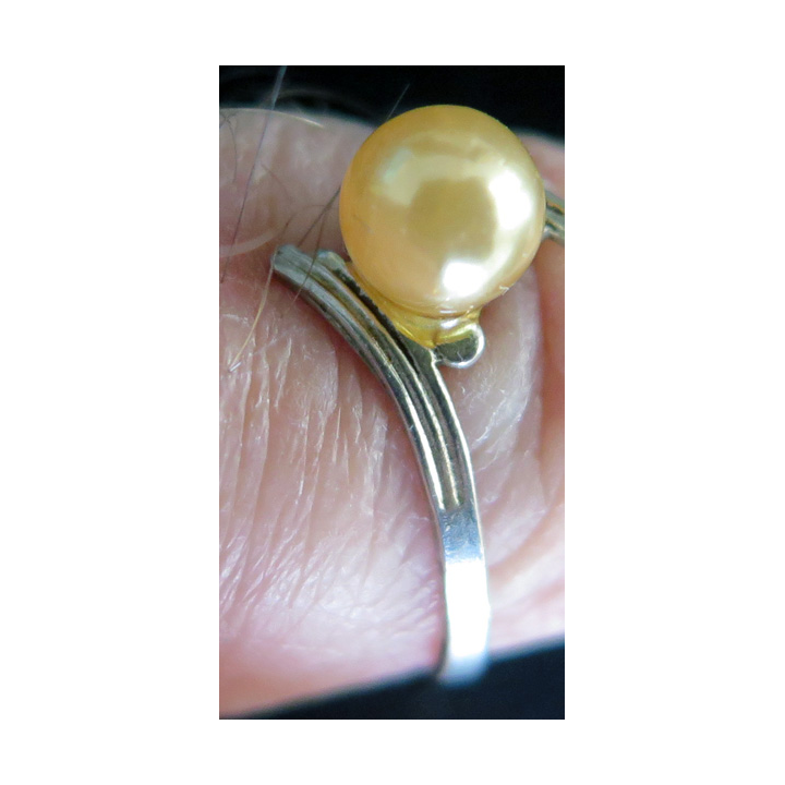 bague fine en argent (non poinçonné) avec perle diamètre 1,8 cm