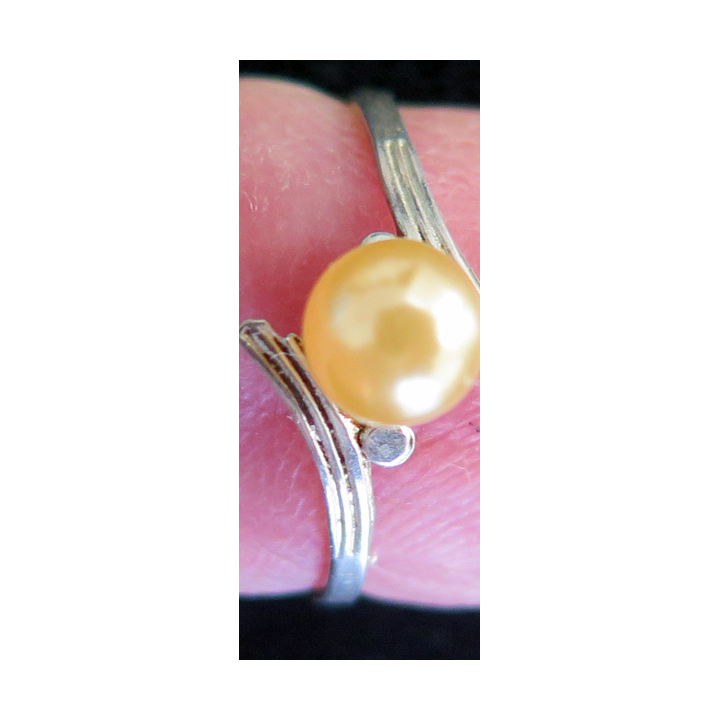 bague fine en argent (non poinçonné) avec perle diamètre 1,8 cm