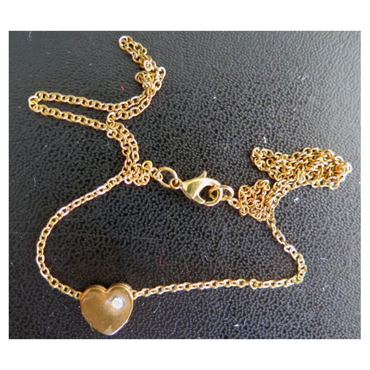 Chaine en métal doré avec coeur et brillant longueur 40 cm largeur du coeur 1 cm