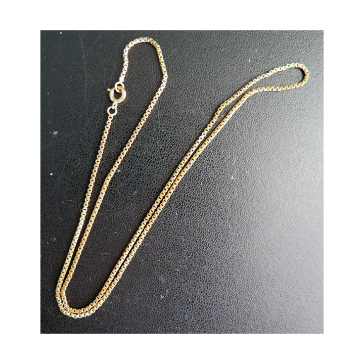 Chainette en métal doré (plaqué or ?) longueur 46 cm