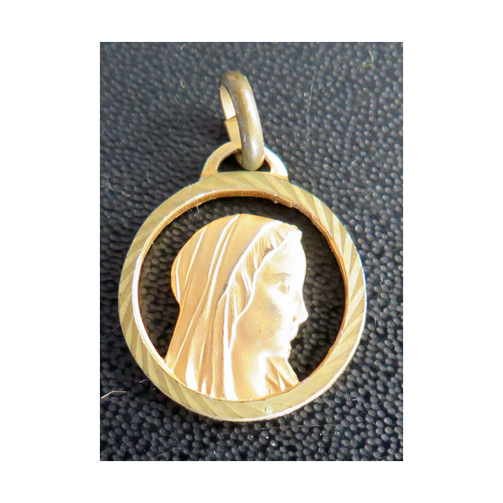 Médaille de Notre dame de Lourdes en métal doré diamètre 1,8 cm