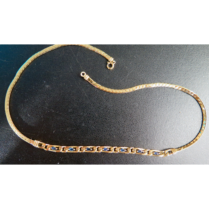 Collier (plaqué or ? ) avec pierres bleues longueur 40 cm