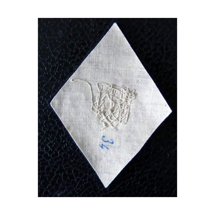 LOSANGE DE BRAS MODÈLE 45 : écusson d'infirmière convoyeuse du service de sanmilitaire période post 1958