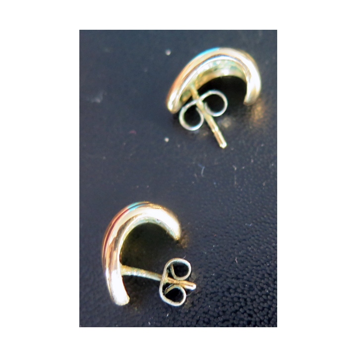 Boucle d'oreille en métal doré (Plaqué or ?) hauteur 1,5 cm