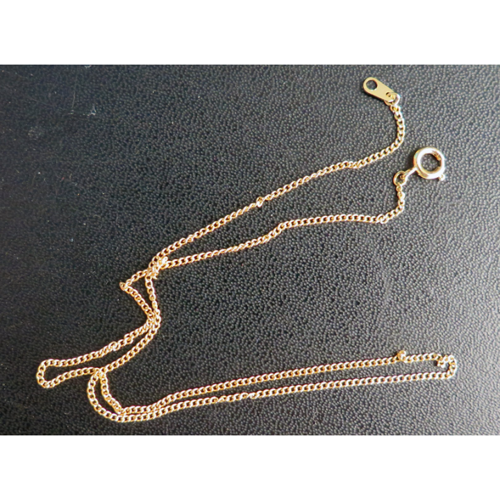 Chainette en métal doré (plaqué or ?) longueur 38 cm