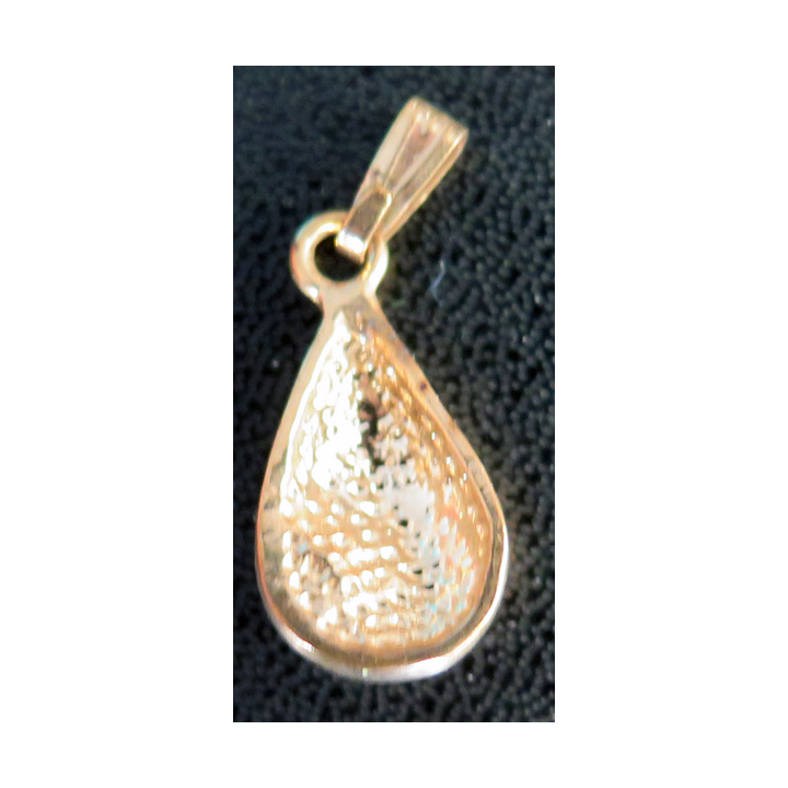 Pendentif avec perle (résine ?) en métal doré (Plaqué or ?) hauteur 2,5 cm