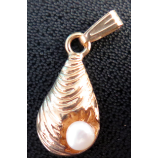 Pendentif avec perle (résine ?) en métal doré (Plaqué or ?) hauteur 2,5 cm