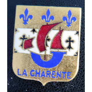 LA CHARENTE : insigne du pétrolier ravitailleur La Charente en Indochine Arthus Bertrand Paris en émail