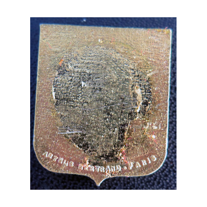 LA CHARENTE : insigne du pétrolier ravitailleur La Charente en Indochine Arthus Bertrand Paris en émail