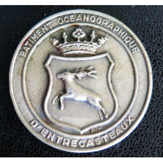 D'ENTRECASTEAUX : Rondache argentée du bâtiment océanographique D'Entrecateaux FIA