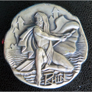 RHIN : Rondache argentée du bâtiment Rhin FIA