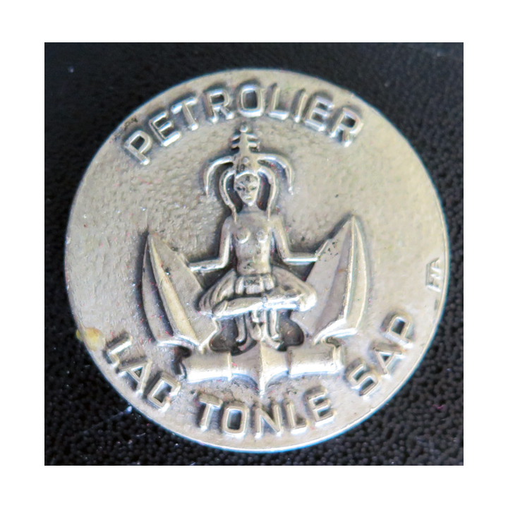 LAC TONLE SAP : Rondache argentée du Pétrolier Lac Tonle Sap FIA