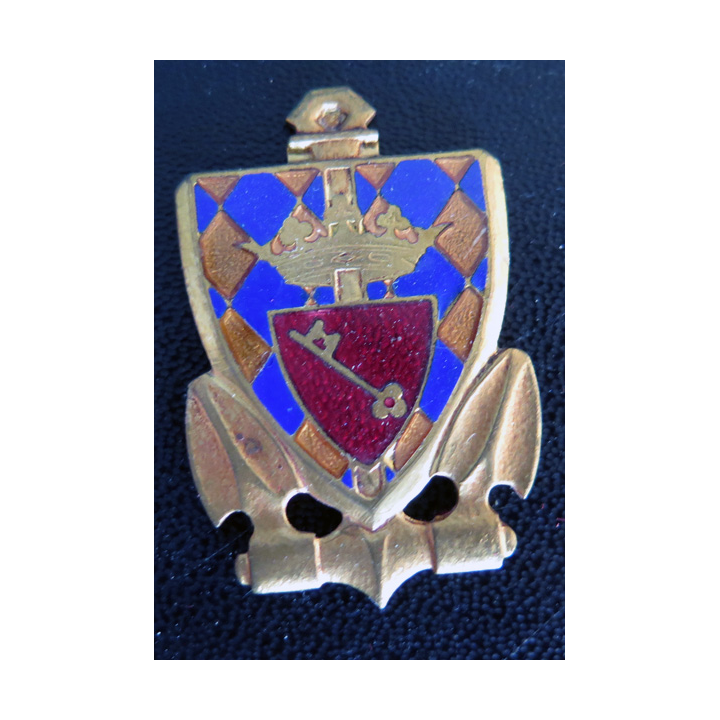 ILE D'OLERON : insigne du bâtiment transport Ile d'oléron Courtois en émail sans attache