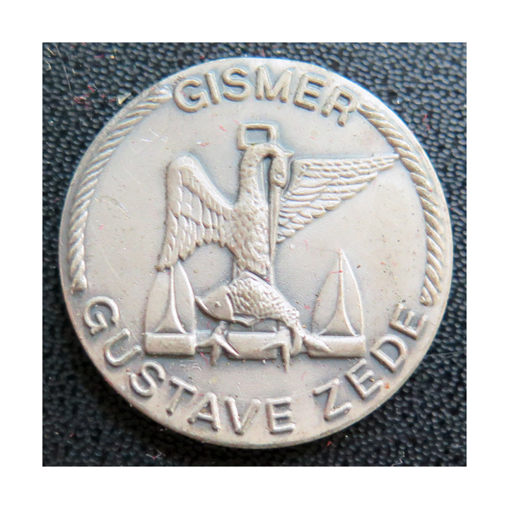 GUSTAVE ZEDE : rondache argentée du bâtiment de soutien Gismer Gustave Zede FIA sans attache