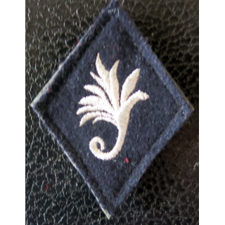 LOSANGE DE BRAS MODÈLE 45 : écusson du Commissariat des armées en fil laminette argent, fond noir en feutre, dos velcro