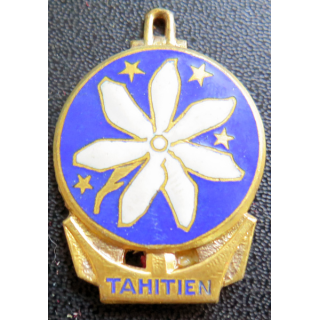 TAHITIEN : insigne des messageries maritimes Tahitien en émail sans attache