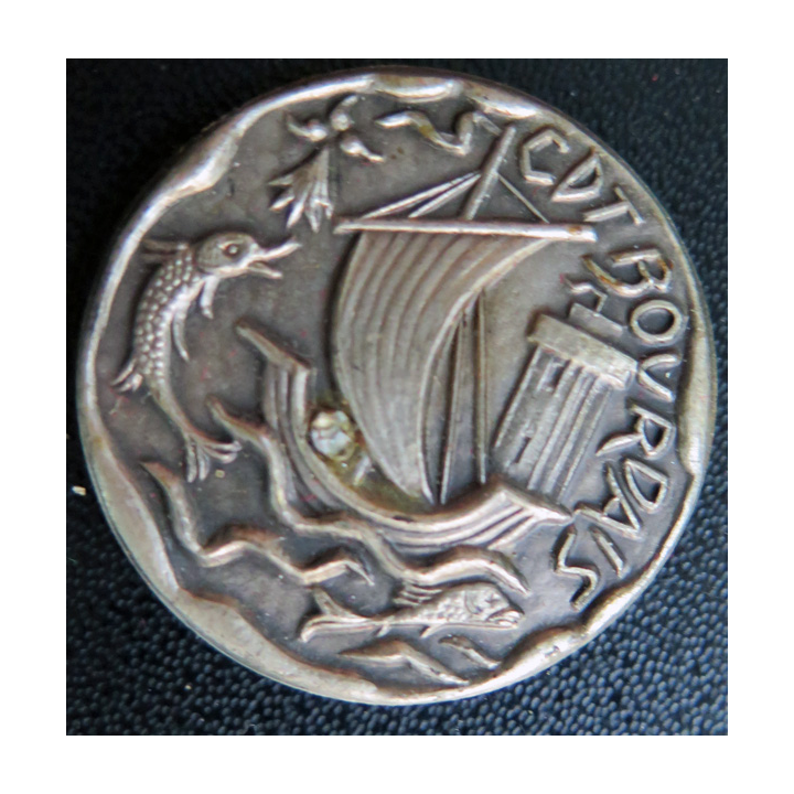 CDT BOURDAIS : rondache argentée de l'aviso escorteur Cdt Bourdais AB Paris sans attache