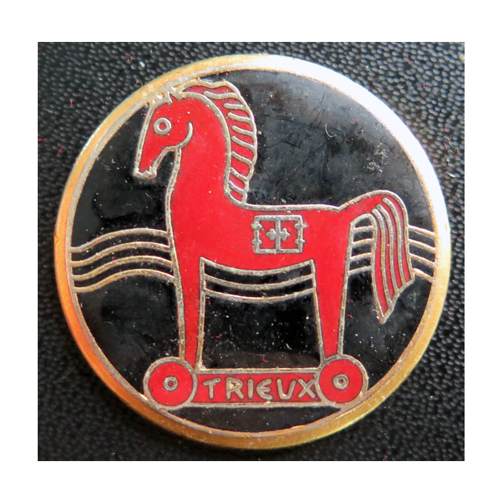 TRIEUX : Insigne du bâtiment de débarquement Trieux Arthus Bertrand Paris en émail