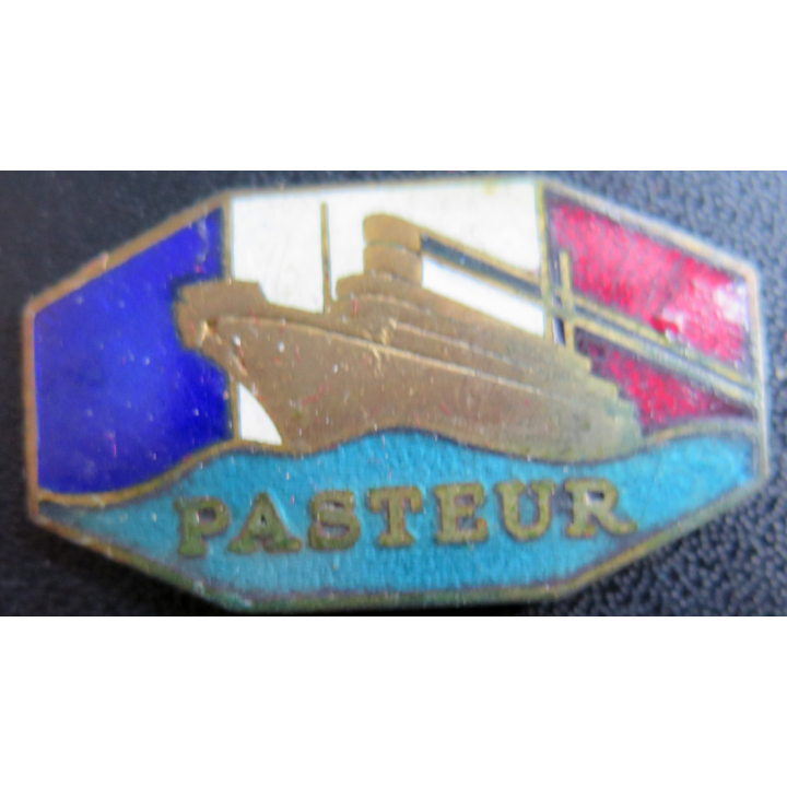 PASTEUR : Insigne du Paquebot transport de troupes Pasteur Augis en émail sans attache