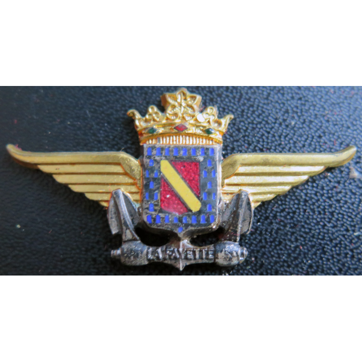 LA FAYETTE : insigne du porte avions La Fayette Augis en émail sans attache