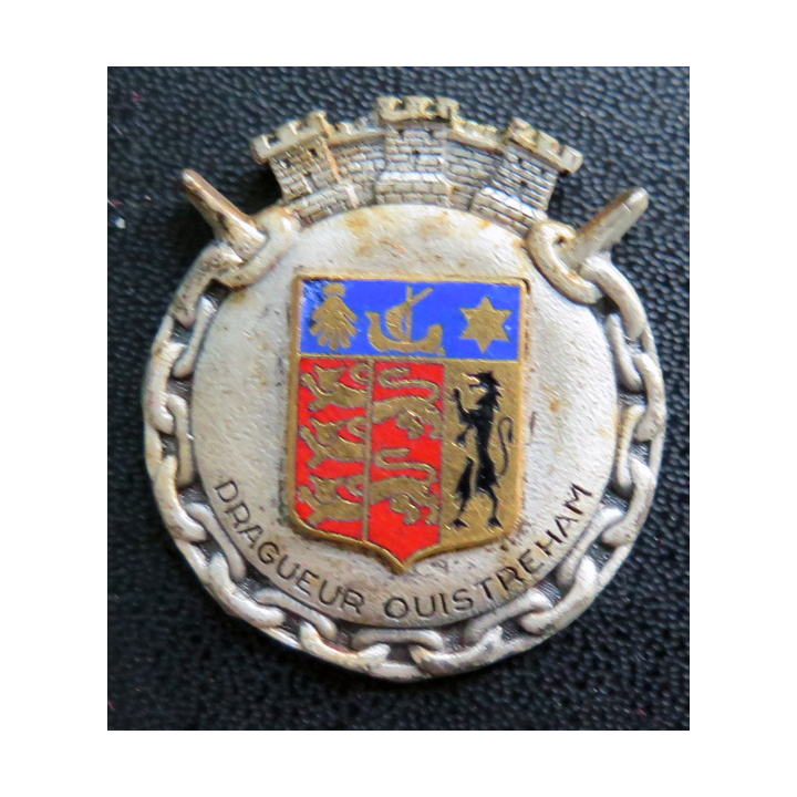 OUISTREHAM : insigne du dragueur océanique Ouistreham en émail sans attache