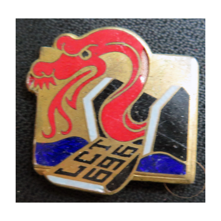 LCT 696 : insigne du LCT 696 Indo Drago Paris Nice en émail sans attache