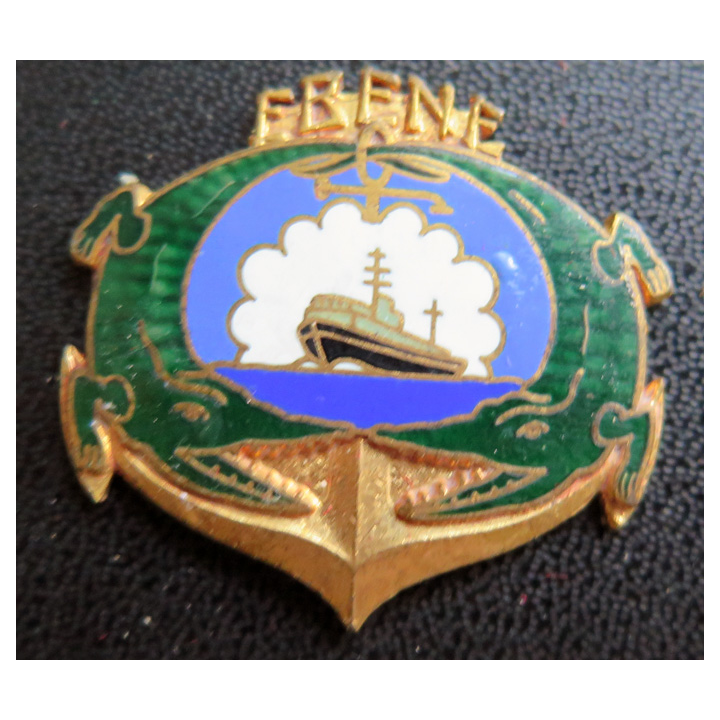 EBENE : insigne du Remorqueur Ebène Augis en émail sans attache