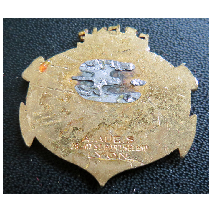 EBENE : insigne du Remorqueur Ebène Augis en émail sans attache