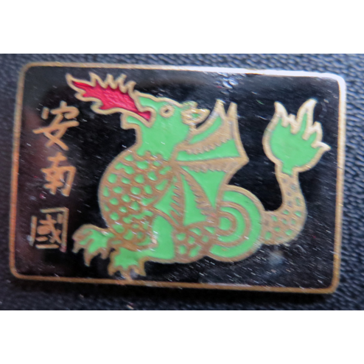 MARINE EN CHINE : insigne de la Marine en Chine  Augis eavec éclat d'émail sans attache