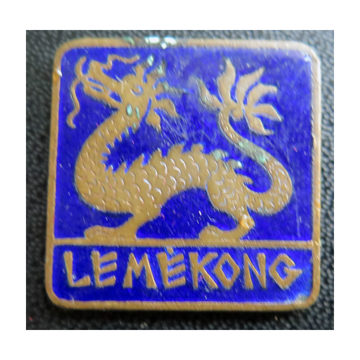 LE MEKONG : insigne du pétrolierLe Mékong en émail sans attache