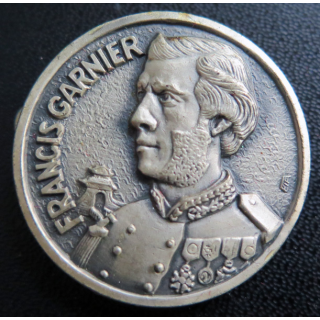 FRANCIS GARNIER : rondache argentée du bâtiment Francis Garnier FIA sans attache