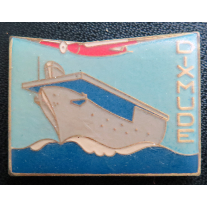 DIXMUDE : insigne du Porte avions Dixmude (1° Rassemblement des collectionneurs...) 1979 sans attache